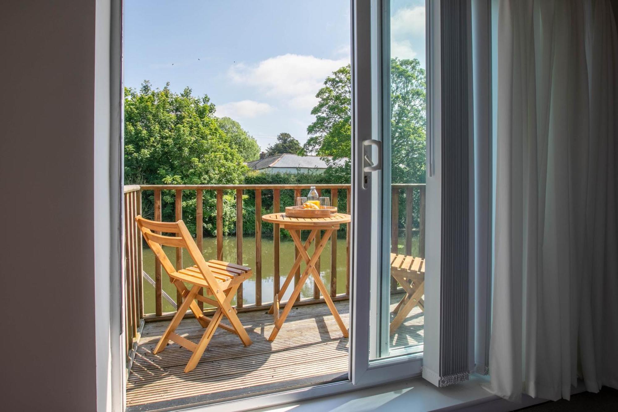Riverside Escape Iden Rye Villa Exterior photo